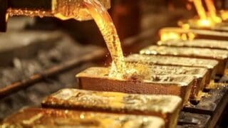 Grâce à ce partenariat, le groupe minier panafricain apporte sa connaissance approfondie du terrain et son ancrage régional, tandis que Barrick apportera son expertise géologique de renommée mondiale et sa solidité financière pour accélérer les recherches sur les trois permis.
