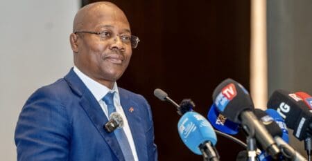 Le service Guinée Gouv. repose sur trois objectifs essentiels : informer les citoyens, expliquer les actions gouvernementales, et connecter les institutions publiques avec la population. Il a pour ambition de devenir un outil de communication majeur, offrant aux Guinéens un accès facile à des informations précises et fiables sur les politiques publiques et les décisions du Gouvernement.