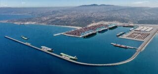 A l’issue de la finalisation de cet accord, qui est soumise à l’approbation des autorités compétentes, la structure de l’actionnariat de la filiale concessionnaire du terminal se composerait de TIL, détenant 50% moins une action et de Marsa Maroc, possédant 50% plus une action du capital social et des droits de vote.