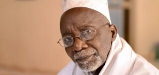 “Papa est décédé aujourd'hui à Bamako. Nous sommes sous le choc. Toute sa vie il l'a consacrée à son pays, au cinéma et à l'art”, a annoncé à l'AFP sa fille Mariam Cissé. Le célèbre réalisateur, qui aurait eu 85 ans en avril prochain, est décédé dans une clinique de la capitale malienne Bamako.