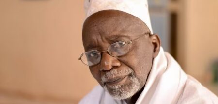 “Papa est décédé aujourd'hui à Bamako. Nous sommes sous le choc. Toute sa vie il l'a consacrée à son pays, au cinéma et à l'art”, a annoncé à l'AFP sa fille Mariam Cissé. Le célèbre réalisateur, qui aurait eu 85 ans en avril prochain, est décédé dans une clinique de la capitale malienne Bamako.