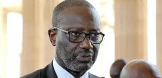 Côte d’Ivoire | Présidentielle : Tidjane Thiam renonce à la nationalité française Tidjane Thiam a déclaré, dans un message vidéo, qu’il avait «effectué ce matin (vendredi 7 février), en compagnie de (ses) conseils, une démarche importante dans ce processus (électoral-ndlr), qui était inscrite dans le calendrier de (son) programme et de (son) action, et prévue de longue date », indique l'Agence de presse africaine (APA)