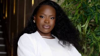Avant de rejoindre ce poste, Yasmina était Directrice en Communication stratégique chez APO Group. Elle a également été responsable de la Communication pour le programme Young African Leaders Initiative (YALI), une initiative de l’ancien Président américain Barack Obama, soutenue par l’USAID, la Fondation Mastercard et Microsoft. Dans ce cadre, Yasmina a conçu et mis en œuvre des stratégies de communication innovantes, couvrant 16 pays d’Afrique subsaharienne francophone et lusophone. Par ailleurs, elle a eu à collaborer avec des organisations telles que Motorola, Ecobank, la Banque Européenne d’Investissement (BEI) et Power Africa.