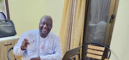 En portant son choix sur Abdoulaye Kaya pour diriger l’Agence Nationale des Energies Renouvelables et des Bioénergies, le gouvernement malien donne le cap à sa politique énergétique. Rappelons qu’avant sa nomination, Abdoulaye Kaya dirigeait l’ANADEB. Comme c’est le cas de la stratégie nationale pour le développement des biocarburants, adoptée en 2008, qui vise, d’une part, à accroître la production locale d’énergie par leur développement en vue de satisfaire à moindre coût les besoins socioéconomiques du pays et, d’autre part, à diminuer la forte dépendance du Mali vis-à-vis des importations pétrolières.