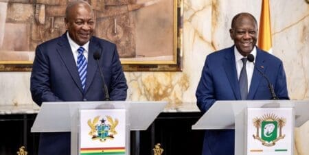 Intégration régionale | La Côte d’Ivoire et le Ghana promettent une « assistance » aux pays de l’AES « Nous avons longuement évoqué la situation sécuritaire dans notre sous-région, qui demeure très préoccupante, ainsi que la situation sociopolitique dans certains pays du Sahel. Nous avons noté la nécessité d’apporter une assistance à ces pays frères », a déclaré Alassane Ouattara. Son homologue ghanéen a confirmé cette volonté de soutien, tout en soulignant l’importance d’une approche concertée : «nous allons essayer de traiter ce problème avec la meilleure des méthodes.»