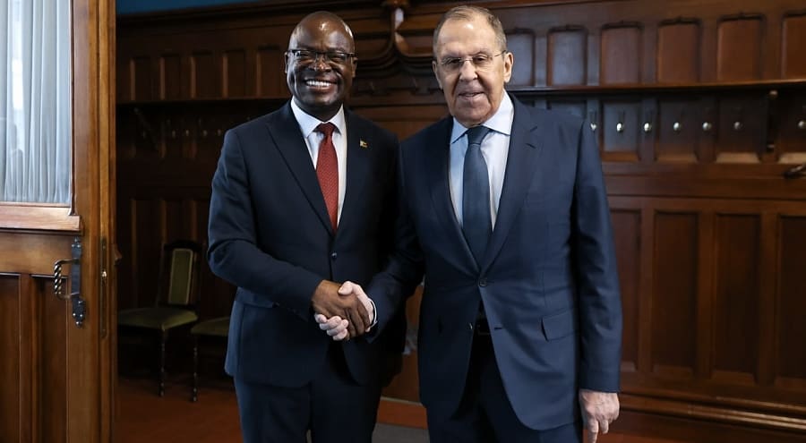 Coopération économique | Le Zimbabwe candidat à l’adhésion aux BRICS Le chef de la diplomatie zimbabwéenne, Amon Murwira, a expliqué les raisons de cette démarche. Selon lui, les BRICS constituent "l'une des plus importantes plateformes de coopération économique", reposant sur les principes du respect mutuel et de l’égalité souveraine des nations.