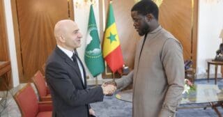 Selon les informations communiquées par le FMI, une partie significative de la dette sénégalaise, estimée à 7 milliards de dollars, a été intentionnellement sous-évaluée durant le mandat précédent. Eddy Gemayel, à la tête de la délégation du FMI, a déclaré : «Il y a eu une décision très consciente de sous-estimer le stock de la dette.» Cette situation concerne la période allant de 2019 à 2024, période durant laquelle les autorités sénégalaises ont minimisé la dette réelle du pays.