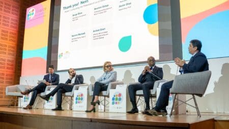 South Africa | Climat : le Sommet Finance en commun plaide pour des infrastructures adaptées «Dans les régions en développement comme l’Afrique, l’impact du changement climatique est amplifié par le manque de ressources pour s’adapter», a déclaré à ce propos Boitumelo Mosako, PDG de la Banque de développement de l’Afrique australe (DBSA). Il a indiqué que le 5è Sommet «Finance en commun» a offert l’opportunité de repenser le financement climatique comme un outil d’autonomisation, favorisant une approche unifiée pour lutter contre les dommages climatiques et favoriser une croissance économique inclusive. «Le Sommet offre l’occasion de changer la donne en favorisant la collaboration pour créer une architecture financière qui réponde aux besoins spécifiques des pays du Sud», a-t-il dit.