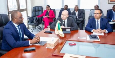 La mission est présidée par Eddy Gemayel, chef de division du FMI, et Majdi Debbich, représentant-résident du Fonds au Sénégal. Elle procédera à «une évaluation approfondie de la situation économique du pays.» Les experts du Fonds ont rencontré les ministres de l'Economie, Abdourahmane Sarr, et son collègue des Finances, Cheikh Diba, en vue d’examiner les conclusions de la Cour des comptes et évaluer leurs implications. Les magistrats de la Cour avaient révélé une sous-estimation de la dette publique, révélant un écart considérable par rapport aux chiffres officiels.
