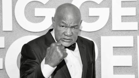 États-Unis | Légende de la boxe, George Foreman est mort La boxe perd l'une de ses légendes. George Foreman, géant des poids lourds entré dans l'histoire après sa défaite contre Mohamed Ali lors d'un combat mythique en 1974, est mort vendredi à l'âge de 76 ans, a annoncé sa famille. Ancien champion du monde, il s'était incliné à l'issue du célèbre "Rumble in the Jungle" ("combat dans la jungle") à Kinshasa, avant de signer un retour spectaculaire dix ans plus tard.