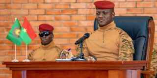 Le chef de l’Etat burkinabé affirme que cet argent va permettre au Trésor public d’assurer le paiement de la dette intérieure. «Elles ont jusqu'à la fin de ce mois de mars 2025 pour s'exécuter», a-t-il menacé et d’insister : «on a donné fin mars ! C'est fin mars. Si d’ici fin mars, les 25% ne sont pas là, nous allons passer à autre chose», a-t-il menacé.