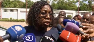 Maputo a procédé à son deuxième échange de dette en monnaie locale en mars 2025, les investisseurs ayant présenté des obligations d'une valeur d'environ 3,7 milliards de meticals- la devise nationale, soit 54 millions de dollars. Le montage consistait à échanger les obligations initiales à quatre ans arrivant à échéance en mars 2025, avec un coupon annuel de 16,43 %, contre de nouvelles obligations à cinq ans portant un taux d'intérêt de 14,25 %.