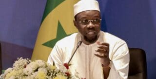 Des analystes interrogés par Reuters ont indiqué qu'il était inhabituel que des prêts à si court terme soient proposés à des taux aussi bas. Selon eux, «cela reflète des inquiétudes quant à la capacité du Sénégal à rembourser à court terme ses emprunts, même ceux de faible envergure.» Le Sénégal est confronté à une crise de la dette après la découverte de plus de 11 milliards de dollars de dettes «non déclarées» sous Macky Sall, ce qui porte le ratio dette/PIB à plus de 119 % et pousser le Fonds monétaire international (FMI) à suspendre le programme de prêts de 1,8 milliard de dollars.