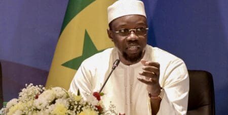 Des analystes interrogés par Reuters ont indiqué qu'il était inhabituel que des prêts à si court terme soient proposés à des taux aussi bas. Selon eux, «cela reflète des inquiétudes quant à la capacité du Sénégal à rembourser à court terme ses emprunts, même ceux de faible envergure.» Le Sénégal est confronté à une crise de la dette après la découverte de plus de 11 milliards de dollars de dettes «non déclarées» sous Macky Sall, ce qui porte le ratio dette/PIB à plus de 119 % et pousser le Fonds monétaire international (FMI) à suspendre le programme de prêts de 1,8 milliard de dollars.