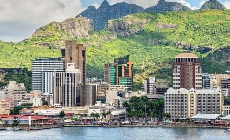 L’«Index of Economic Freedom 2025» élaboré par The Heritage Foundation évalue 176  pays en se basant sur 12 indicateurs regroupés en quatre grandes catégories : l’Etat de droit (le droit de propriété, l’intégrité du gouvernement, l’efficacité judiciaire), la prépondérance du gouvernement (les dépenses publiques, la pression fiscale), l’efficacité réglementaire (la liberté des affaires, la liberté de travail, la liberté monétaire) et l’ouverture des marchés (la liberté commerciale, la liberté d'investissement, la liberté financière). La moyenne des notes obtenues dans ces catégories permet d'obtenir un score global de liberté économique.