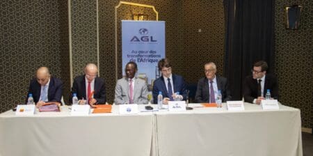 Ce financement a été structuré par deux banques majeures : Crédit du Congo et Attijariwafa Bank, agissant en qualité d’arrangeurs. L’accord a ensuite été soutenu par plusieurs banques locales congolaises, dont Crédit du Congo, EcoBank, Banque Commerciale Internationale, Banque Sino-Congolaise pour l’Afrique et BGFIBank Congo. Ces institutions ont fait preuve de confiance envers la stabilité économique du projet et la solidité de Congo Terminal. L’important soutien des banques locales marque un tournant dans le développement des infrastructures portuaires du pays, illustrant à la fois la confiance du secteur bancaire congolais et son engagement à soutenir la croissance économique du pays. En particulier, le rôle central du Crédit du Congo dans la structuration du financement et la coordination des efforts entre les différentes parties prenantes a permis de rendre ce projet possible.
