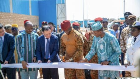 Burkina Faso | Les Chinois inaugurent une nouvelle cimenterie L’unité de cimenterie de la Société industrielle Sino Burkina de Ciments portée par des investisseurs chinois, située au centre du Burkina Faso, a été mise en service jeudi 20 mars en grande pompe sous la présidence du chef de l’Etat de la Transition, le capitaine Ibrahim Traoré