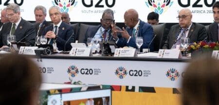 les membres ont salué le travail sur le renforcement des institutions, la lutte contre les vulnérabilités macroéconomiques, le développement des infrastructures et le coût du capital», a indiqué le Trésor et la Banque centrale sud-africains dans un communiqué conjoint.