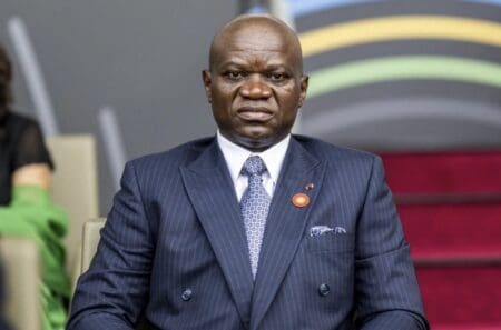 D’après les chiffres officiels, Brice Clotaire Oligui Nguema a obtenu 575 222 voix, soit 90,35 % des suffrages exprimés, devançant très largement les autres candidats. Son principal adversaire, Alain-Claude Bilie By Nze – dernier Premier ministre d’Ali Bongo – n’a recueilli que 3,02 % des voix. La proclamation des résultats a été faite en présence des membres de la Commission électorale, de l’Autorité de contrôle des élections et du référendum, et d’autres responsables officiels, souligne la même source.
