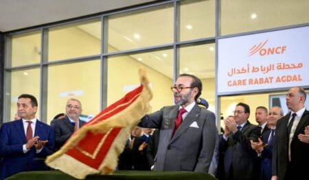 À lui seul, le projet LGV Kénitra-Marrakech représente un investissement de 53 milliards de dirhams (hors matériel roulant). Il s’accompagne d’un vaste plan de renouvellement de la flotte ferroviaire nationale avec l’acquisition de 168 nouveaux trains pour un montant de 29 milliards de dirhams.