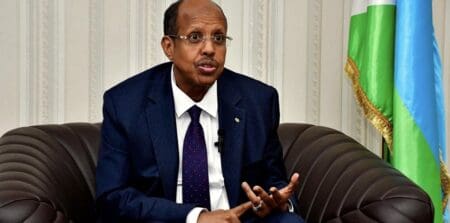 L'UA "exhorte les États-Unis à reconsidérer cette décision qui menace des décennies de commerce et de coopération mutuellement bénéfiques", a affirmé dans un message transmis à l'AFP Nuur Mohamud Sheekh, porte-parole du président de la Commission de l'UA.