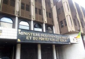 Le tissu économique congolais manque d’entreprises structurées, dotées de systèmes comptables fiables et capables de produire des rapports financiers crédibles. La plupart des sociétés évoluent dans l’informel, sans bilan clair, sans suivi rigoureux des bénéfices et pertes - éléments pourtant essentiels au bon fonctionnement d’un marché financier.