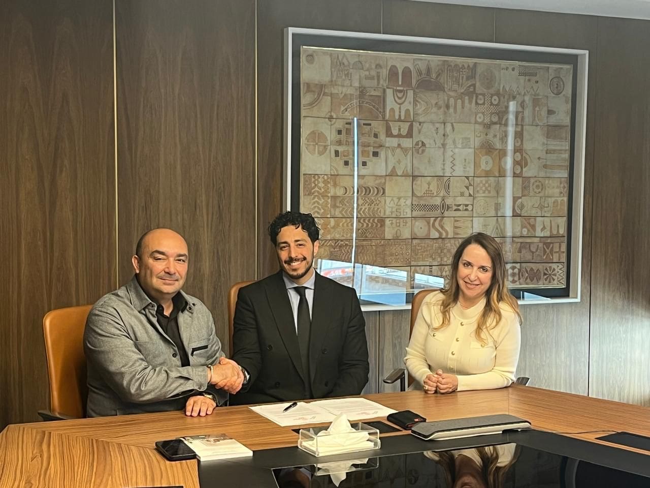 RSE |Partenariat : La Fondation Dislog Group soutient Morocco’s 40 Under 40 Ce projet ambitieux entend offrir un véritable espace d’opportunités aux jeunes talents marocains, en mettant en lumière des leaders, qu’ils soient établis au Maroc ou issus de la diaspora, dans des secteurs variés. Ils bénéficieront d’un accompagnement de haut niveau grâce à un réseau de 40 mentors reconnus, qui partageront leur savoir-faire et leur expérience pour former une nouvelle génération d’acteurs du changement d’ici 2030.