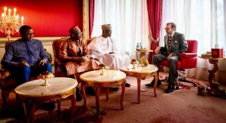 Le 15 février 2024, le Mali, le Burkina Faso et le Niger, membres de l'Alliance des États du Sahel (AES), ont annoncé leur intention de quitter la Zone franc CFA et de créer une monnaie commune. Le Général Abdourahamane Tiani, Président de la transition du Niger, a déclaré que cette initiative visait à restaurer la souveraineté monétaire des pays concernés. S’agissant du volet commercial, le traité institutif instaure le principe de la libre circulation des personnes et des biens sans spécifier un mécanisme d'intégration économique ni une vision claire.