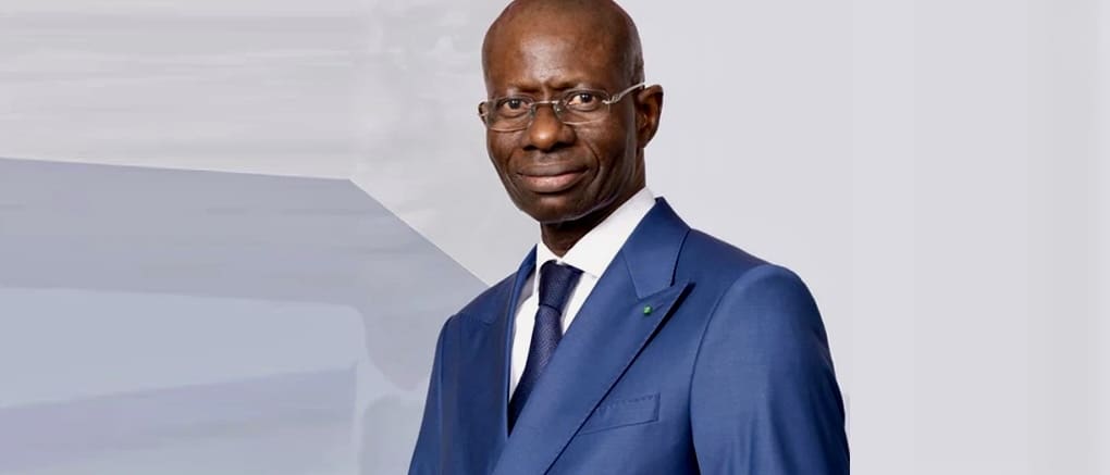 Sénégal | Le nouveau Secrétaire Général du Gouvernement Major de promotion au concours de l’Inspection générale d’Etat, Boubacar Camara, a initié des réformes structurelles à la douane, des réformes qui ont contribué à la modernisation de cette administration. Il a notamment contribué à la conception d'une application de collecte électronique des documents portuaires et douaniers.
