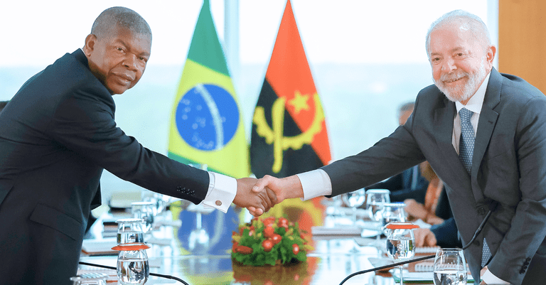 Angola-Brésil : Des retrouvailles, comme au bon vieux temps Le premier mémorandum d’accord a été conclu entre le ministère brésilien des Droits de l’Homme et de la Citoyenneté et le ministère angolais de l’Action sociale, de la Famille et de la Promotion de la Femme. Il vise à promouvoir l’échange de bonnes pratiques en faveur des droits des handicapés et des personnes souffrant de maladies rares.