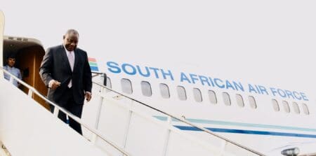 "Le président Ramaphosa rencontrera le président Donald Trump à la Maison blanche à Washington DC. pour discuter des questions d'intérêt bilatéral, régional et mondial", a indiqué le cabinet de Cyril Ramaphosa dans un communiqué.
