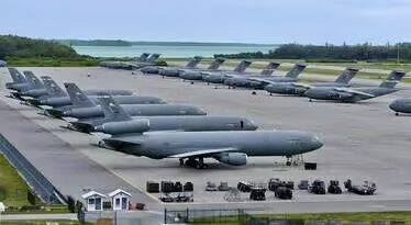 Les avocats représentant un citoyen britannique né dans les îles Chagos ont obtenu une injonction provisoire tôt dans la matinée de jeudi 22 mai, reportant la conclusion officielle d'un traité visant à garantir l'avenir de cette base aérienne américano-britannique. Mais quelques heures plus tard, le juge Martin Chamberlain a levé l'injonction, ouvrant ainsi la voie à la Grande-Bretagne pour signer l'accord visant à céder la souveraineté des îles Chagos à l'île Maurice.