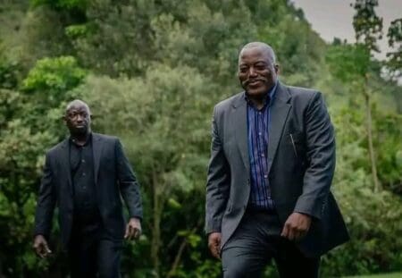 Après des mois de provocations verbales, d'accusations publiques — parfois sans preuves — à l’encontre de Kabila, de sa famille biologique et de ses alliés politiques, l’ex-président semble décidé à sortir de son silence. Ce retour intervient dans un climat où la justice est perçue comme instrumentalisée, où les condamnations arbitraires se multiplient, et où la démocratie semble reculer au profit d’une gouvernance de plus en plus autoritaire.