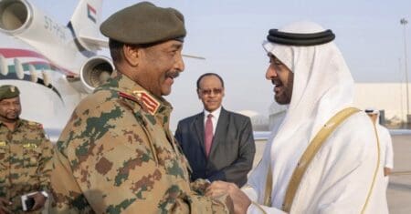 Le gouvernement soudanais conduit par les militaires justifie la rupture avec les Emirats arabes unis par la nécessité de «défendre les intérêts nationaux et de préserver la souveraineté du pays» face à ce qu’il considère comme des actes hostiles d’Abu Dhabi. Le retrait de l’ambassade du Soudan aux Emirats ainsi que celui du consulat général a été immédiatement acté.