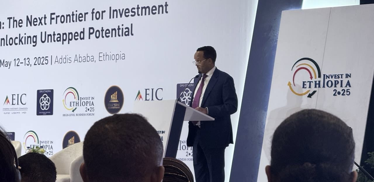 Ethiopie | Investissements directs étrangers : La belle moisson d’Addis-Abeba ! Le groupe chinois Hua Ye Mining Processing Company s’est engagé à investir 500 millions de dollars dans l'exploration et le traitement des minerais ainsi que dans le développement d'une zone économique spéciale dédiée aux ressources minérales. Un autre groupe chinois Sequoia Mining & Processing misera 600 millions de dollars dans les projets d'extraction de charbon, tandis que sa compatriote Hainan Drinda New Energy Technology s’est engagée à investir 360 millions de dollars dans la construction d'une usine de fabrication de cellules solaires. De son côté, CSI Solar, une filiale du groupe Canadian Solar, devrait investir 250 millions de dollars dans la fabrication de panneaux photovoltaïques et de composants pour l'énergie solaire.