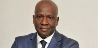 Créé en 1966 sous l’égide de la Banque mondiale, le CIRDI est régi par un traité multilatéral visant à encourager les investissements internationaux par la sécurisation juridique des relations entre États et investisseurs étrangers. Basé à Washington D.C., le CIRDI est reconnu comme l’institution de référence pour le règlement des différends en matière d’investissements internationaux. Indépendant et apolitique, le centre met à disposition des parties une variété de mécanismes, allant de la conciliation à l’arbitrage en passant par la médiation et la constatation des faits. À ce jour, il a administré plus d’un millier de litiges impliquant États et investisseurs.