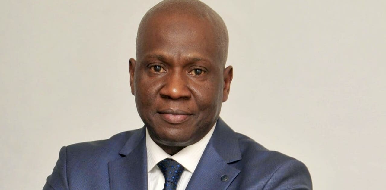 Sénégal | Banque mondiale : Mouhamed Kébé rejoint le panel d’arbitres du CIRDI Créé en 1966 sous l’égide de la Banque mondiale, le CIRDI est régi par un traité multilatéral visant à encourager les investissements internationaux par la sécurisation juridique des relations entre États et investisseurs étrangers. Basé à Washington D.C., le CIRDI est reconnu comme l’institution de référence pour le règlement des différends en matière d’investissements internationaux. Indépendant et apolitique, le centre met à disposition des parties une variété de mécanismes, allant de la conciliation à l’arbitrage en passant par la médiation et la constatation des faits. À ce jour, il a administré plus d’un millier de litiges impliquant États et investisseurs.