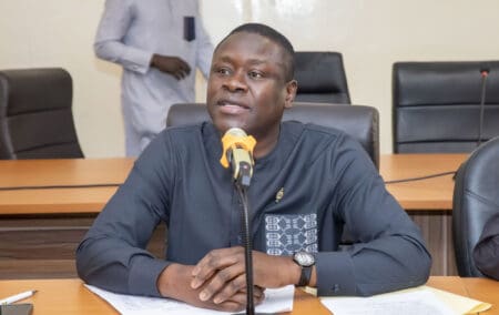 Les discussions ont porté sur les mutations rapides de l’économie numérique au Sénégal, en particulier dans le secteur de la mobilité. Si les plateformes numériques offrent des opportunités économiques majeures – notamment en matière de création d’emplois et d’accessibilité des services –, elles soulèvent également des défis réglementaires, sociaux et éthiques. Face à cette réalité, les députés ont souhaité approfondir leur compréhension de ces nouveaux modèles afin d'adapter les textes de loi à un marché en pleine mutation.