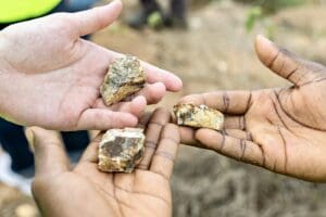 D’après Keith Muller, Directeur général d’Atlantic Lithium, «cette découverte marque une étape capitale dans notre volonté de faire émerger un nouveau gisement majeur dans la sous-région.» Les «anomalies géologiques» (minerais identifiés) s’étendent sur environ 2,5 km de longueur et 2 km de large sur le permis Rubino.