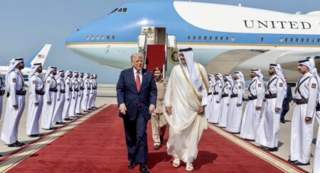 Dernièrement, à la suite de sa visite dans le Moyen Orient, l’équipe de Donald Trump et peut-être lui-même ont annoncé une commande massive d’appareils Boeing de la part du Qatar : 160 appareils long-courriers répartis entre des B787 Dreamliners et les derniers B777X pour un montant de 200 milliards de dollars.