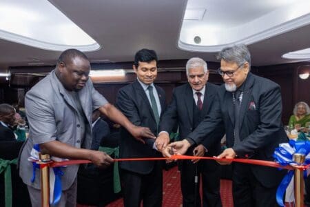 Maxwell Stamp Limited, dont le siège social est situé à Dhaka, au Bangladesh, est reconnu pour son travail dans plus de 19 pays d'Asie et d'Afrique, conseillant gouvernements et institutions en matière de gestion des finances publiques, de gouvernance, de protection sociale et de réformes économiques.
