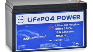 Si les batteries lithium-nickel-manganèse-cobalt ont jusqu’à présent dominé le marché des batteries électriques avec une part de marché de 60 %, selon l’Agence internationale de l’énergie (AIE), l’agence relève l’émergence d’alternatives comme les batteries lithium-phosphate dont la part de marché se situe à 30 %. Derrière cette croissance, on retrouve surtout l’industrie chinoise qui fournit la majorité des batteries électriques dans le monde.