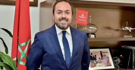Aérien | Royal Air Maroc s’apprête à commander jusqu’à 70 avions auprès de Boeing et Airbus Royal Air Maroc (RAM) est sur le point de franchir une nouvelle étape dans son plan de développement aérien. Selon des sources industrielles relayées par la presse internationale, la compagnie serait en phase finale de négociation avec les deux géants de l’aéronautique, Boeing et Airbus, pour une commande globale portant sur environ 70 appareils.