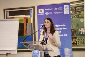 Côte d’Ivoire | 16 pays ouest-africains examinent les moyens pour un meilleur accès aux financements internationaux Initiée par le Programme des Nations Unies pour le Développement (PNUD), avec le soutien du Japon, cette rencontre intervient dans un contexte particulier marqué par les difficultés croissantes à accéder aux financements internationaux. Cette rencontre s’est fixée pour objectif d’engager la réflexion et d’aider les gouvernements à mieux comprendre les critères des agences de notation, d’améliorer la qualité des données économiques fournies, et de structurer un dialogue stratégique pour renforcer leur crédibilité financière.