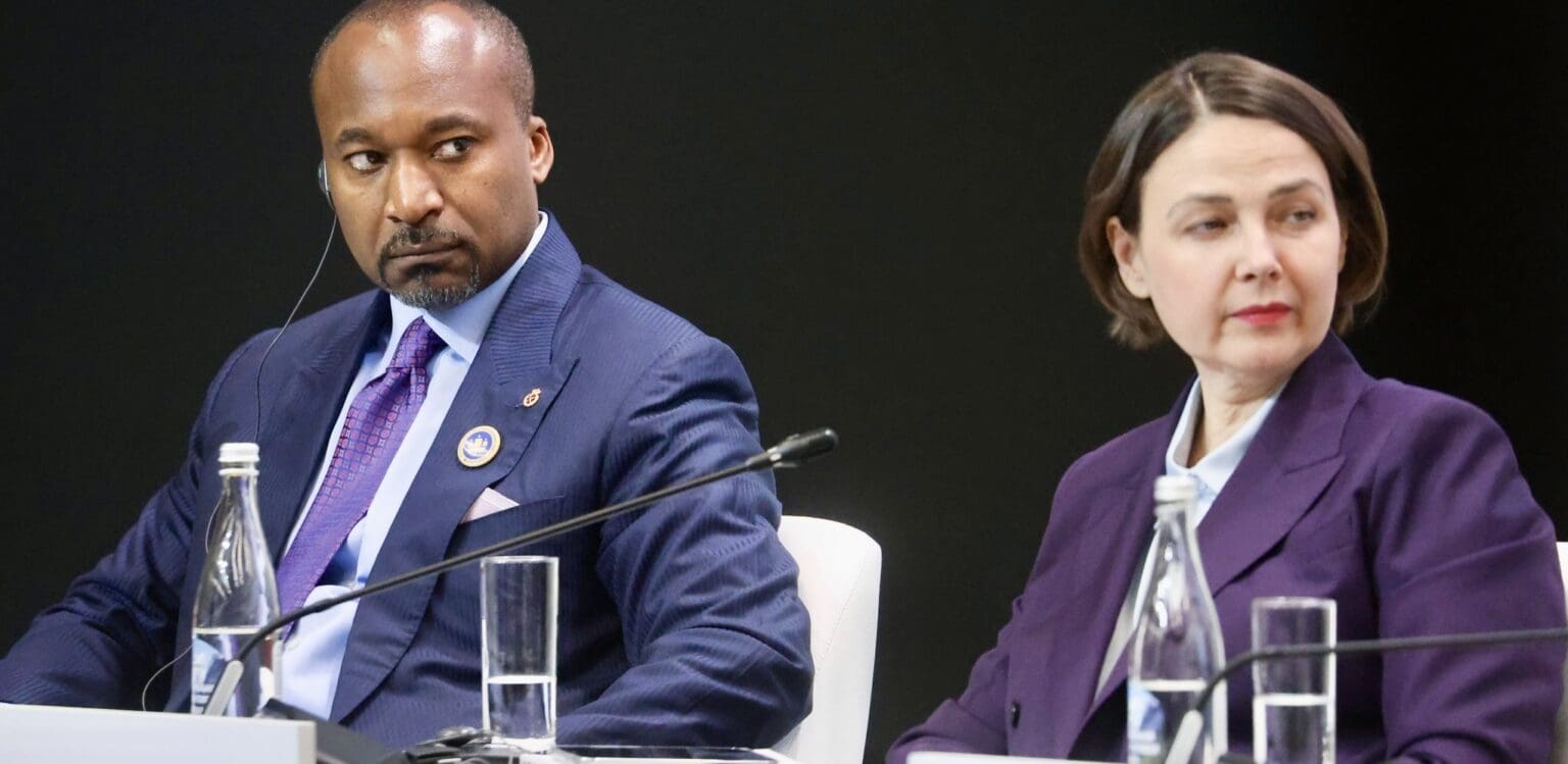Lors de son intervention, Denis Christel SassouN’Guesso a salué les avancées des partenariats russo-africains, particulièrement dans les secteurs clés que sont l’énergie, les infrastructures et la santé. Toutefois, il a souligné la nécessité d’une structuration plus efficace pour amplifier leur impact : «améliorons la connectivité logistique, harmonisons les réglementations et facilitons le financement des projets communs », a-t-il déclaré, proposant notamment la création de plateformes d’investissement conjointes et de mécanismes incitatifs adaptés.  