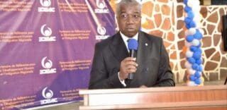 Après approbation des comptes de la BDEAC pour l’année 2024 par ses actionnaires, le 2 juin 2025 à Douala, il ressort que cette institution financière régionale de développement a réalisé un bénéfice net de 5,6 millions de dollars. En net recul de 13,1% en glissement annuel, l’exercice 2023 ayant généré environ 6,5 millions de dollars. Cette tendance baissière, qui s’observe depuis 2019, révèle que, depuis cette année où la BDEAC avait dégagé un résultat net de près de 26 millions de dollars, le bénéfice net de la Banque a chuté de 78,3%, correspondant à 20,4 millions de dollars.