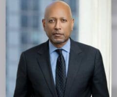 Né en Éthiopie, formé aux universités de Princeton et Georgetown, ce polyglotte chevronné apporte également une expertise précieuse sur les enjeux juridiques, ESG et de conformité, autant d’éléments clés dans la stratégie de développement de l’IFC.