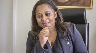 «C'est une étape normale de notre trajectoire de croissance, après avoir stabilisé nos fondamentaux, renforcer notre leadership, et après avoir appuyé notre présence dans nos territoires d'implantation,» fait remarquer Huguette Oyini, DGA du groupe dont le président avait été nommé ministre de l’Economie et des Finances. Et d’ajouter : «il était temps d'engager ce projet d'envergure qui nous permettra donc d'avoir accès à de nouveaux moyens de financement. Cela nous permettra de continuer à financer notre développement, de continuer à innover et bien entendu de mieux accompagner notre clientèle,» rapporte notre confrère Ecofin.