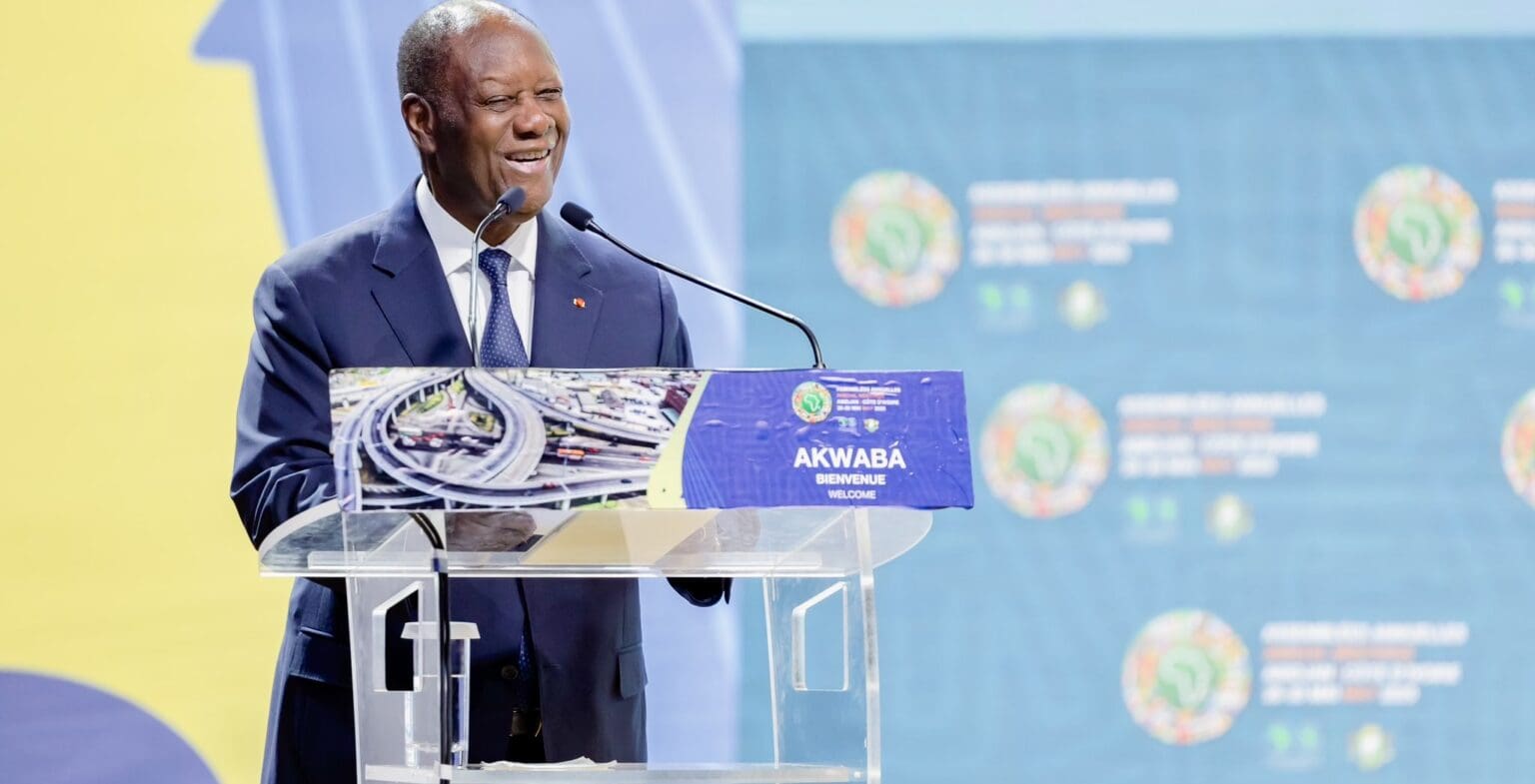 Ce bond en avant place Abidjan au-dessus de la moyenne régionale. Établie à 0,568, elle s’appuie sur des avancées simultanées dans les secteurs de la santé, de l’éducation et des revenus. Résultat de politiques publiques volontaristes, cette progression reflète une dynamique soutenue depuis une décennie.