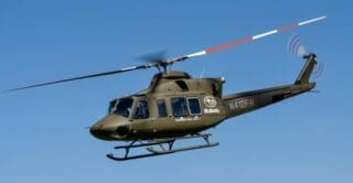 À l’occasion du Salon du Bourget 2025, Bell Textron Inc., une filiale de Textron Inc. (NYSE : TXT), a annoncé la signature d’un contrat de vente de 12 SUBARU Bell 412EPX avec l’armée de l’air tunisienne. Il s’agit de la première commande de cette variante du 412 dans la région. L’appareil servira dans le cadre de missions militaires et sécuritaires polyvalentes. L’armée de l’air tunisienne exploite déjà une flotte de 39 hélicoptères Bell comprenant des UH-1, des 205 et des OH-58.